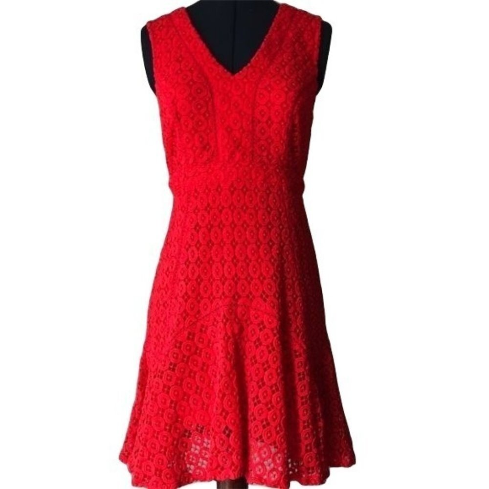 Red Lace V-Neck Sleeveless Dress